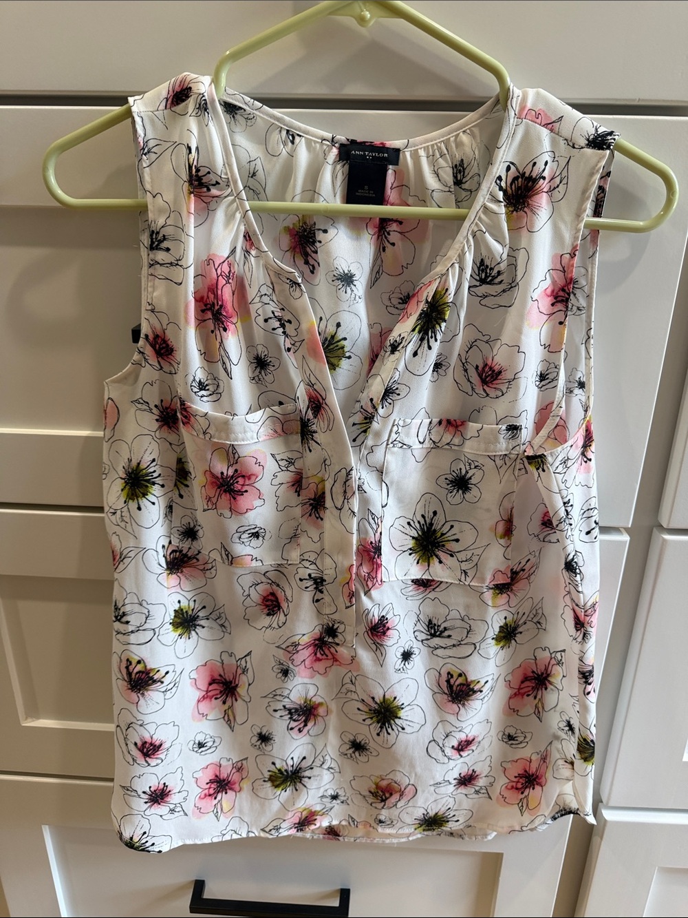 Ann Taylor White Floral V-Neck Sleeveless Camisole with Pink & Yellow Accents